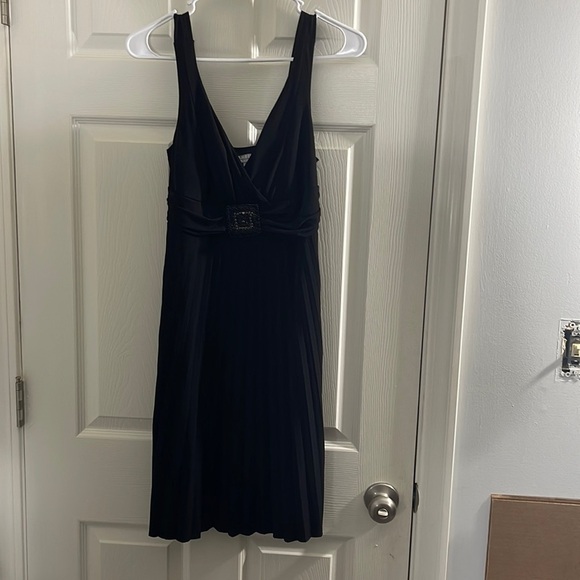 Enfocus Studio Dresses & Skirts - Enfocus Studio women's pleated sleeveless dress with beaded center accent, S/10P